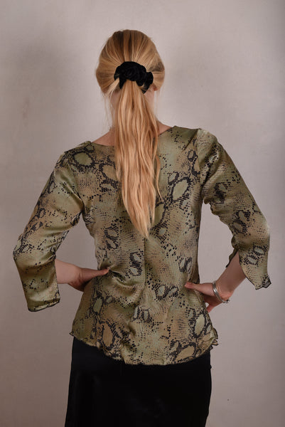 "Thinkatop" Reversible silk blouse. Prints: Bluweed/Dark Snake